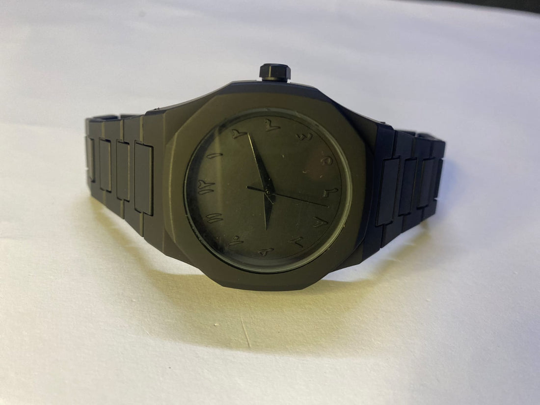 🖤 Minimalist Arabic Dial Watch – Matte Black Edition